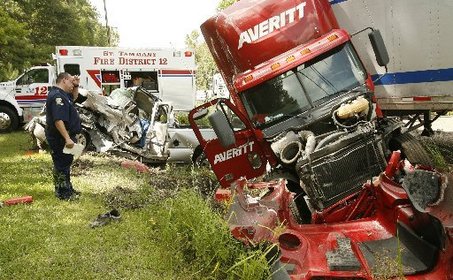 Truck Accident Lawyer - 18 Wheeler Crash Attorney San Antonio - Houston